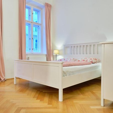 Chic Apartment - Near U3 Metro Вена Экстерьер фото